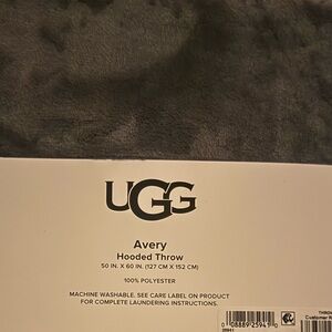 UGG Avery Hooded Throw in Gray and White